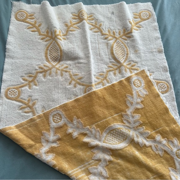 Vintage Bath Towel - Picture 3 of 3